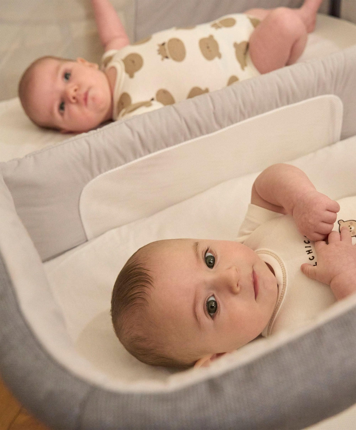 Chicco Chicco Next2Me Twins Bedside Crib – Magnet Grey