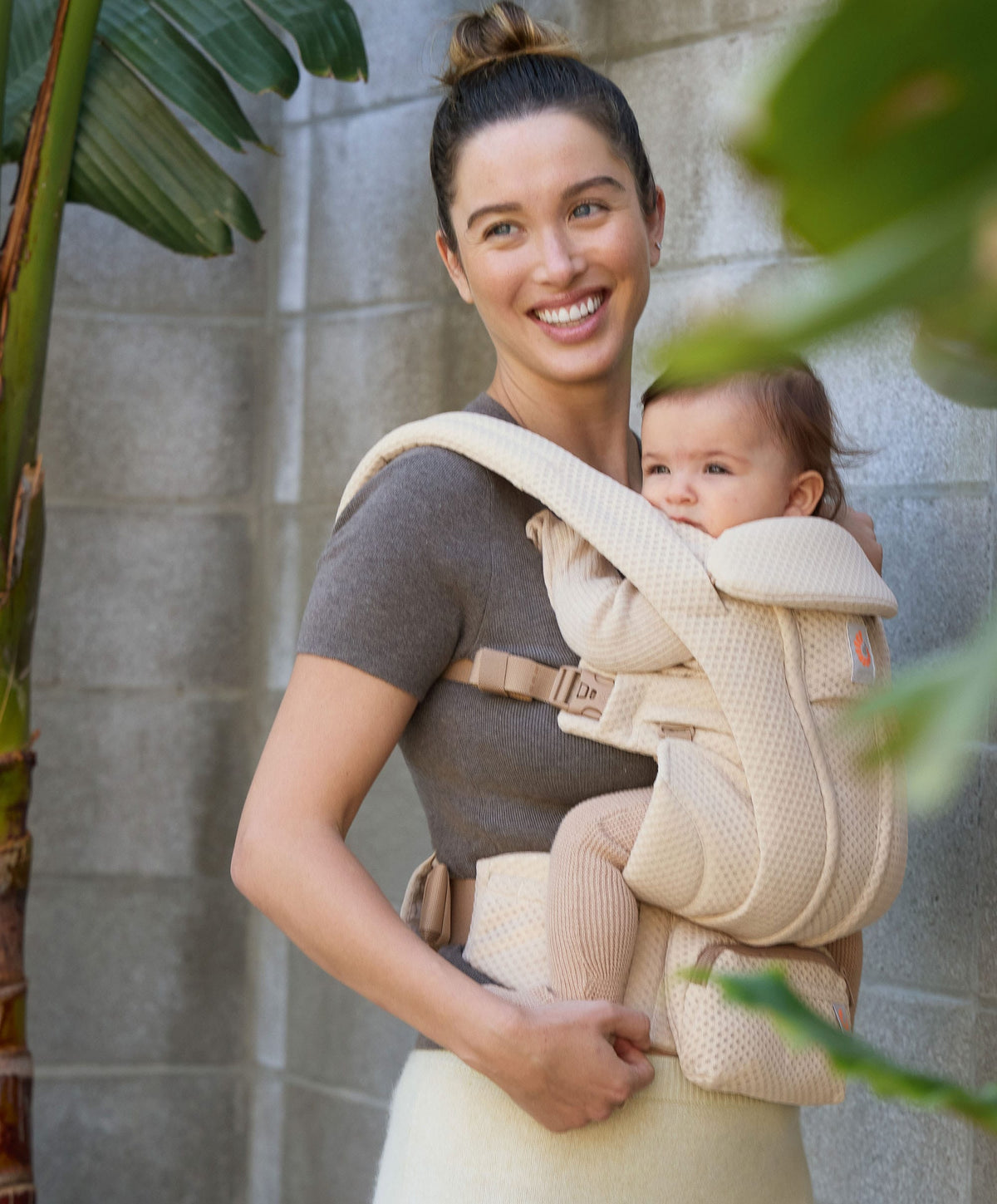 Ergobaby Baby Carriers Ergobaby Omni Deluxe Mesh Baby Carrier - Natural Beige