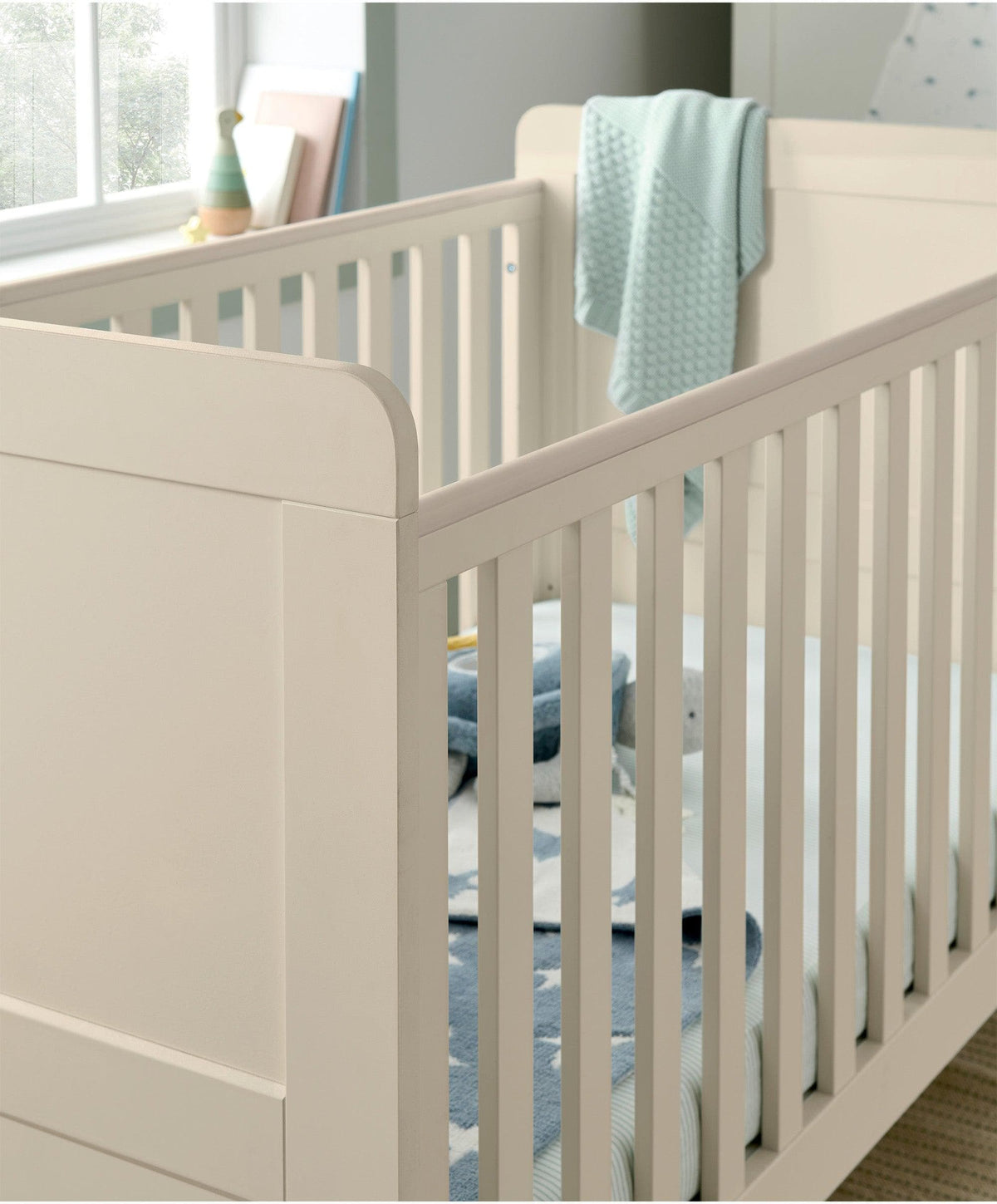 Mamas & Papas Hampden Cotbed & Essential Airflow Pocket Spring Cotbed Mattress Bundle - Cashmere