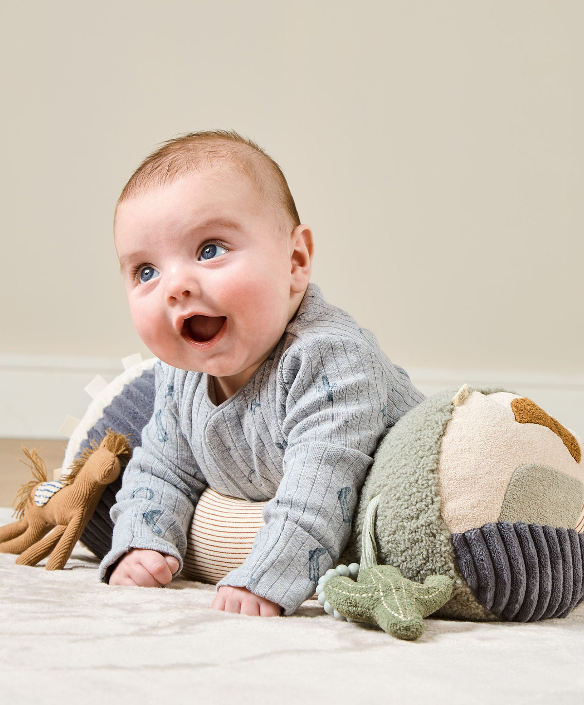 Mamas & Papas Welcome to the World Tummy Time Roll - Pony Express
