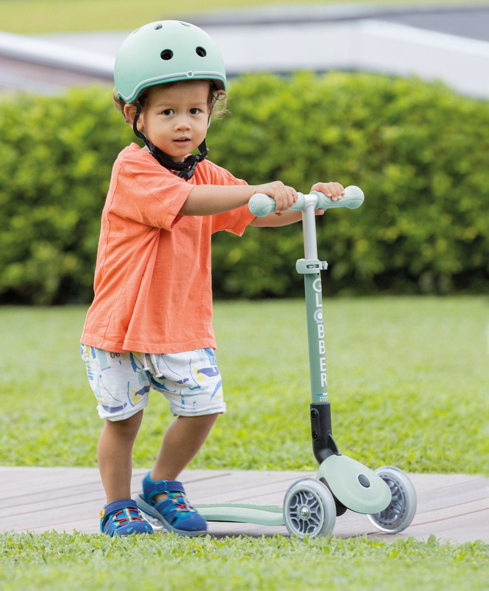 Globber Outdoor Play Globber Junior Foldable Lights Eco – Pistachio