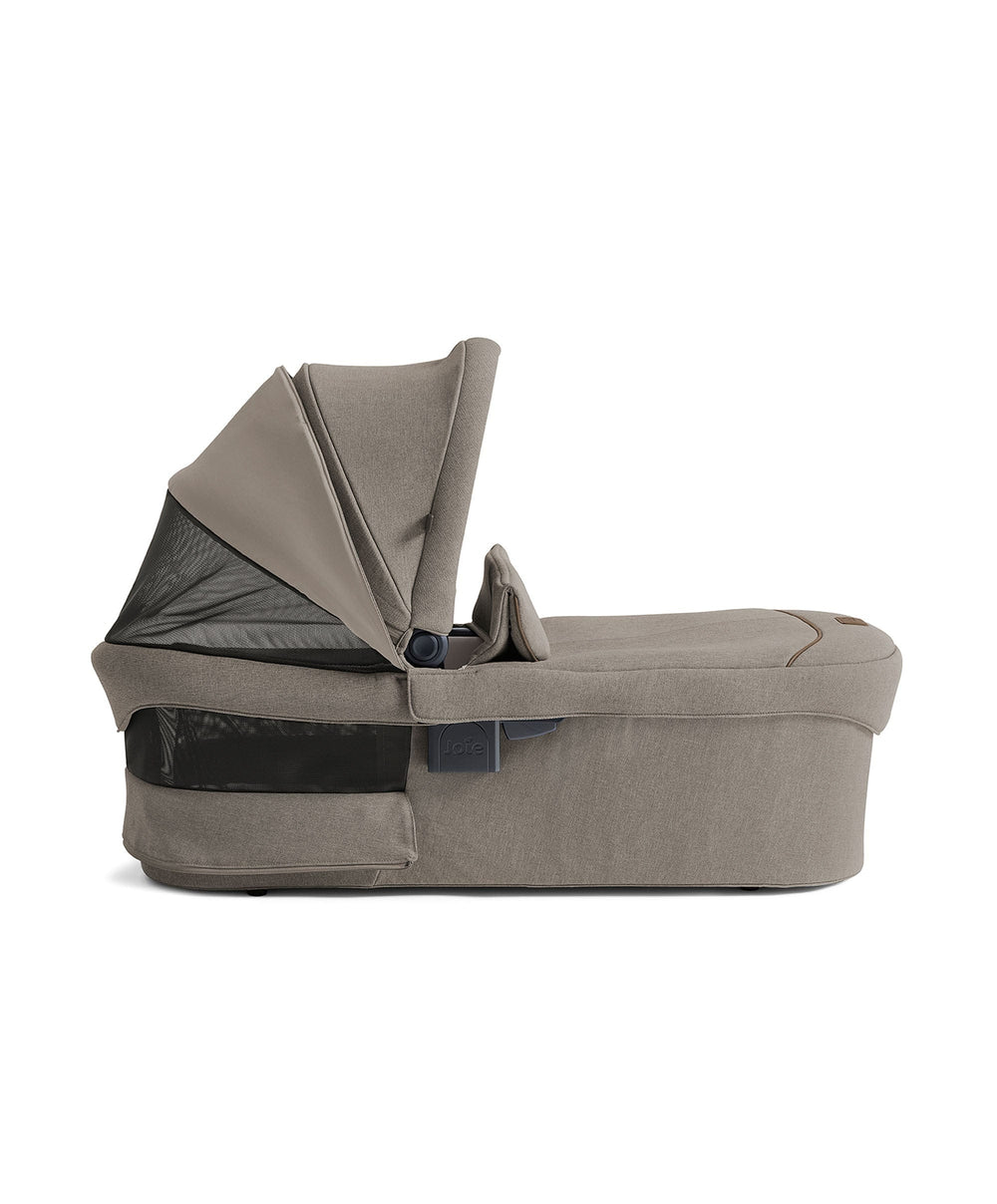 Joie Joie finiti™ 4in1 Signature Pushchair &amp; Ramble XL ™ Signature Carrycot Bundle - Maple