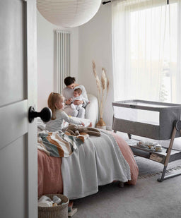 Mamas & Papas Bedside Sleeping Lua Bedside Crib and Sheet Bundle - Grey/White