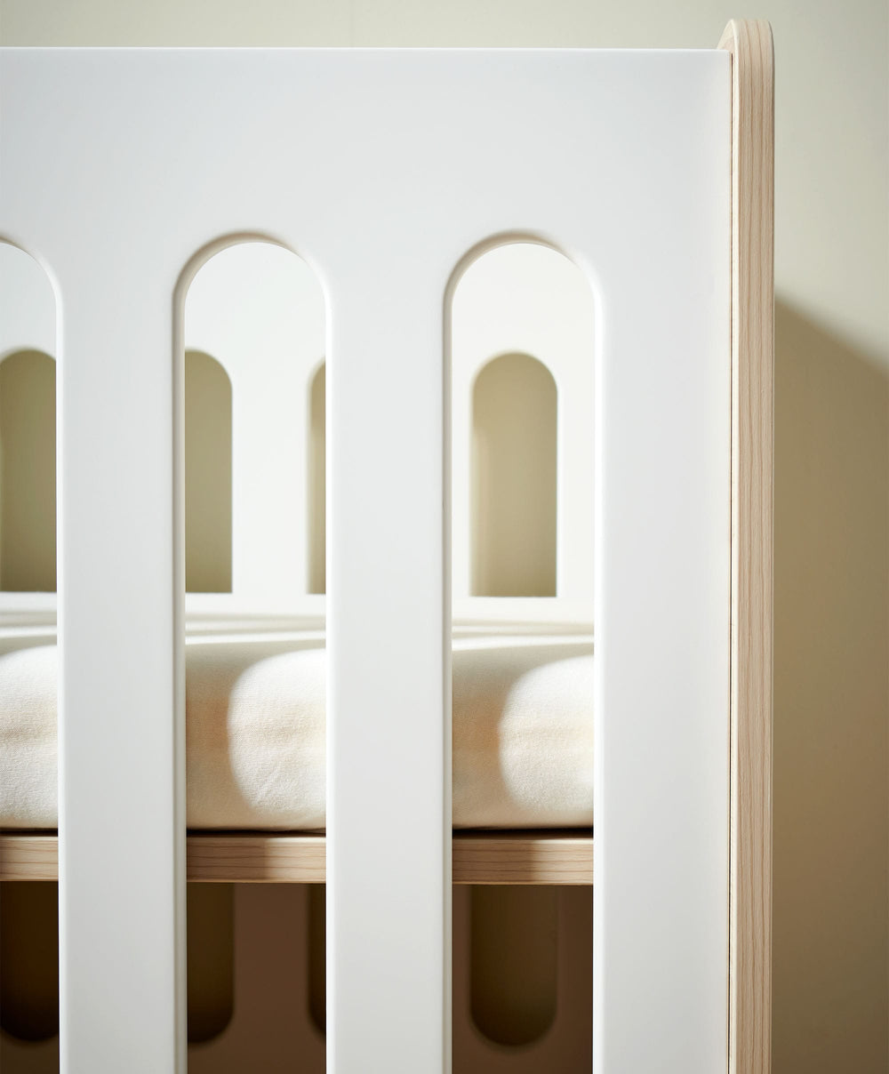 Mamas &amp; Papas Cots Vyne Mini Cot - White Oak