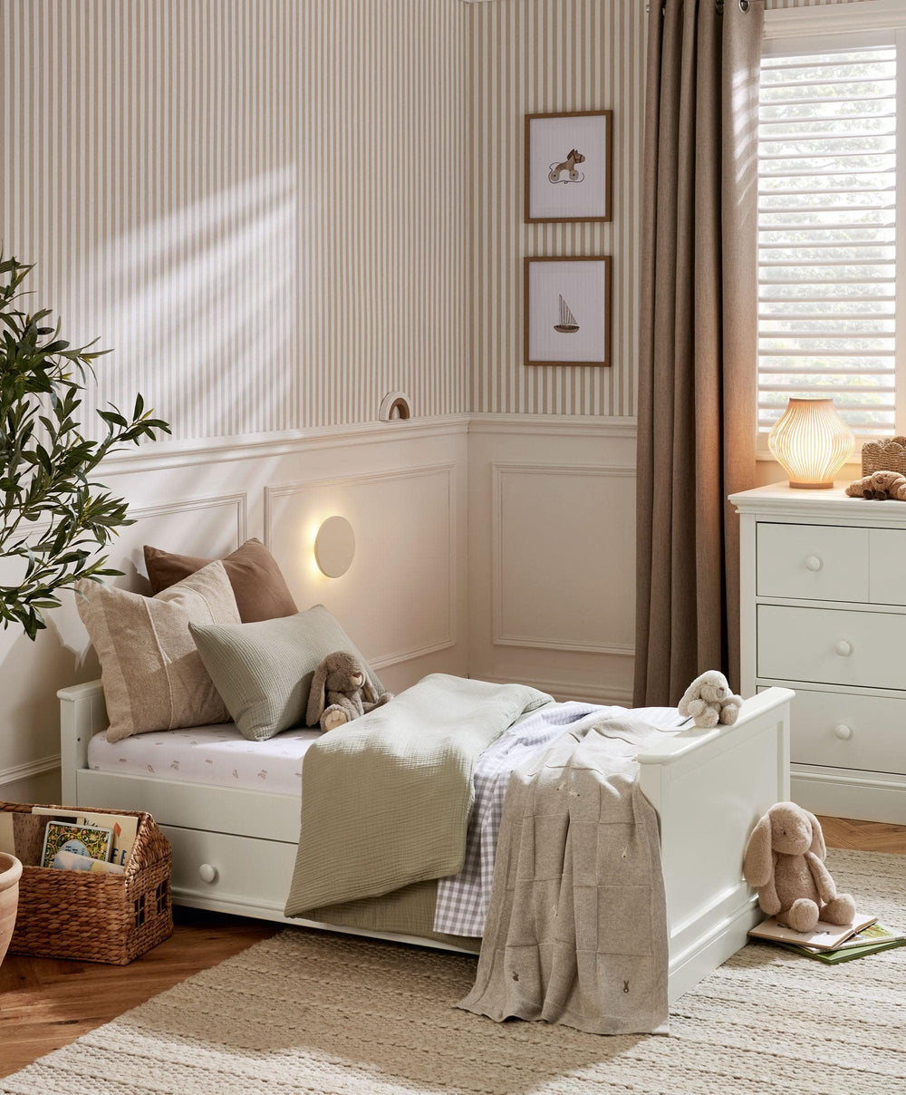 Mamas &amp; Papas Furniture Sets Oxford Nursery Bundle with Lua Bedside Crib (6 Piece) – White