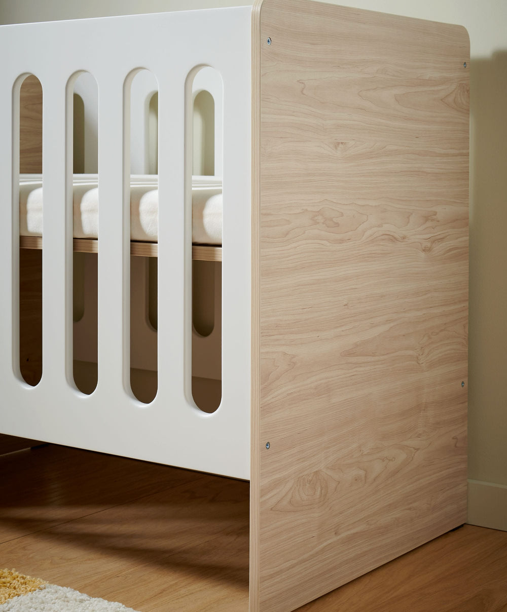 Mamas &amp; Papas Furniture Sets Vyne Mini Cot with Essential Pocket Spring Petite Cot Mattress &amp; Sheets (4 Piece) - White/Oak