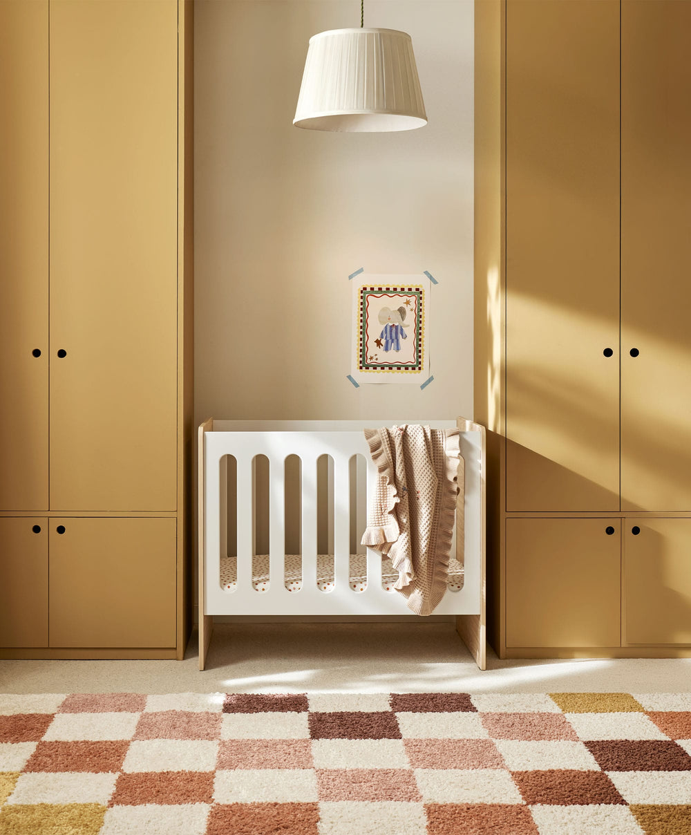 Mamas &amp; Papas Furniture Sets Vyne Mini Cot with Essential Pocket Spring Petite Cot Mattress &amp; Sheets (4 Piece) - White/Oak