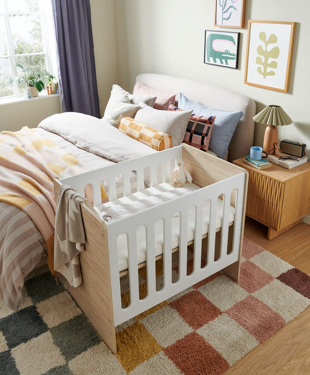 Mamas &amp; Papas Furniture Sets Vyne Mini Cot with Essential Pocket Spring Petite Cot Mattress &amp; Sheets (4 Piece) - White/Oak