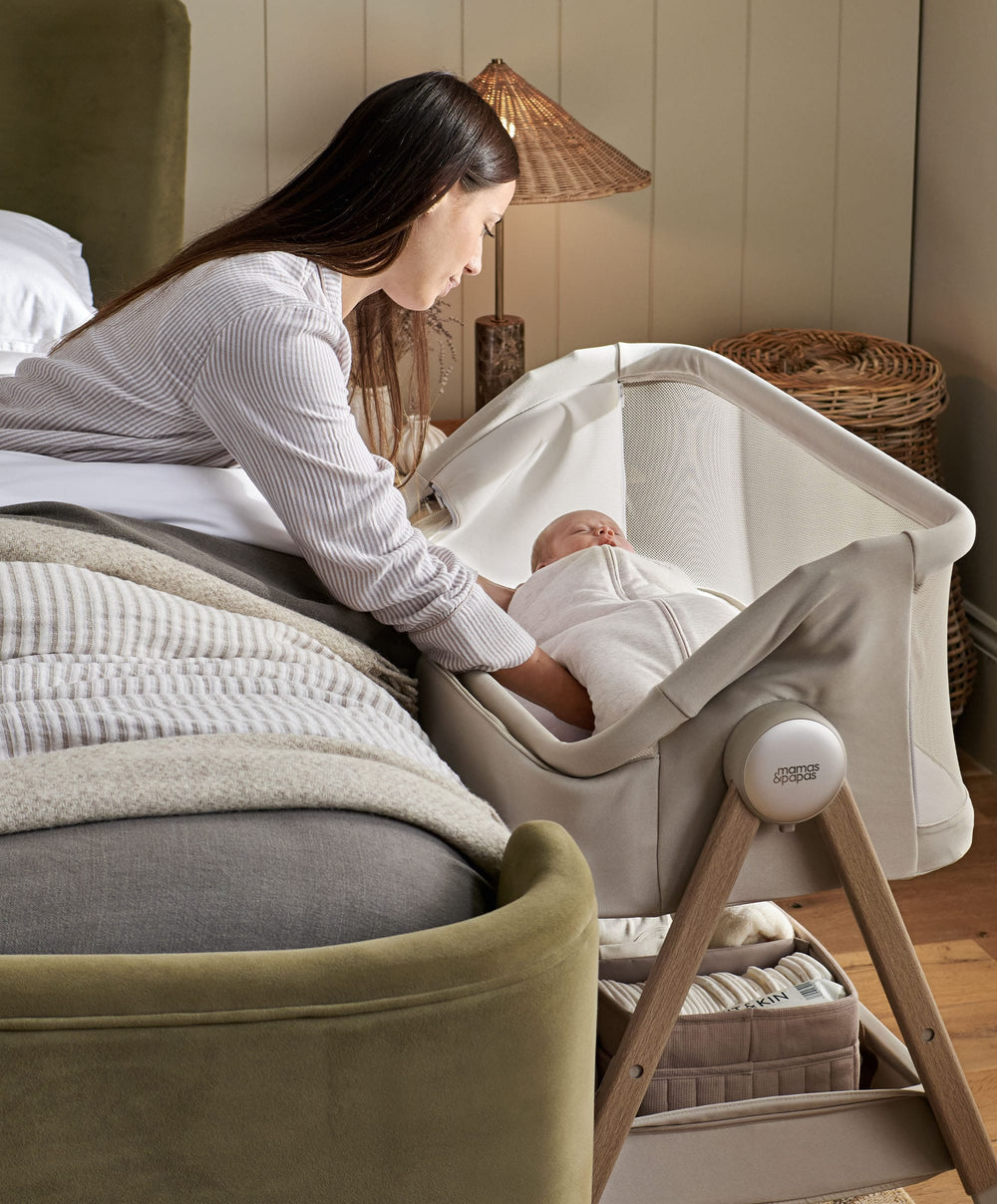Mamas &amp; Papas Lua 2 Bundle with White Sheets &amp; Mattress Protector - Mocha