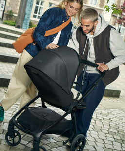 Mamas & Papas Vardo S Complete with Aton B2 & CC Stand - Noir