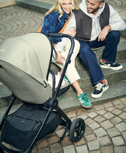 Mamas & Papas Vardo S Complete with Aton B2 & CC Stand - Sage