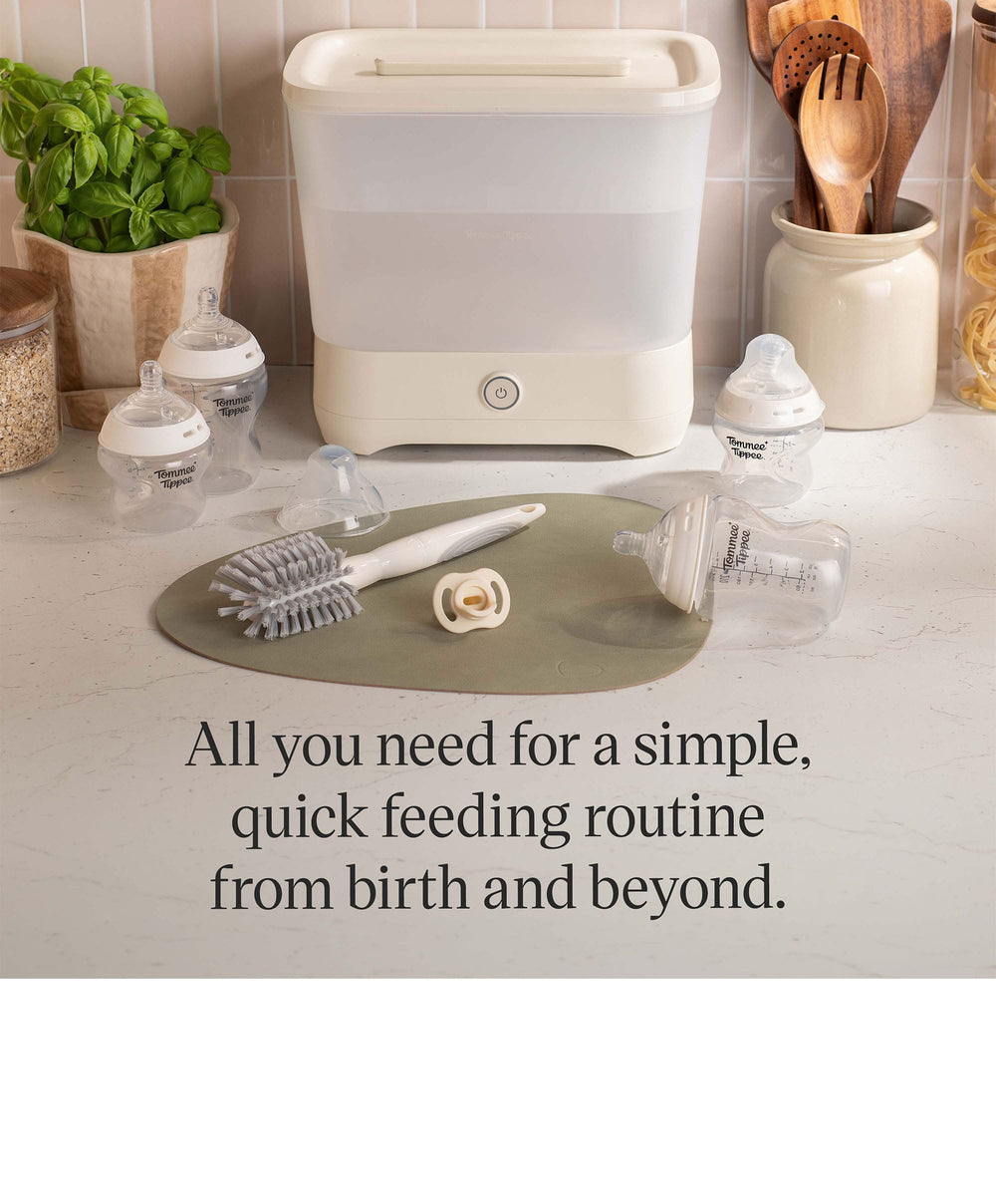 Tommee Tippee Bottle Feeding Tommee Tippee Bottle and Steriliser Set - White