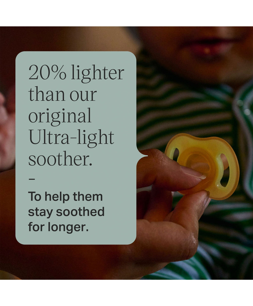 Tommee Tippee Soothers Tommee Tippee Ultra-light StayPut Night Glow Soother  0-6m  (2 Pack)