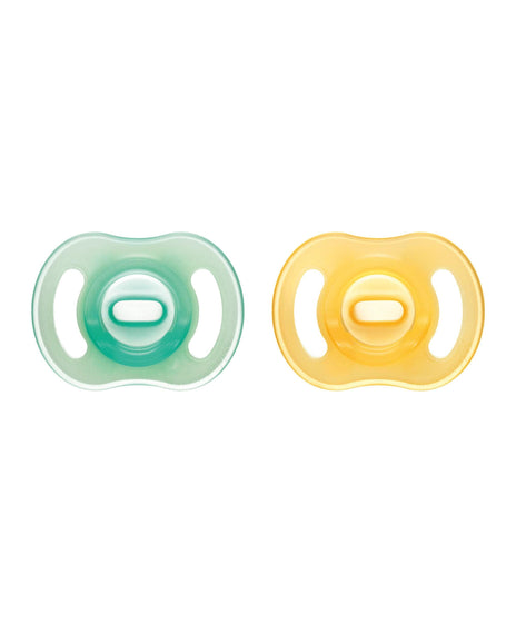 Tommee Tippee Ultra-light StayPut Night Glow Soother  0-6m  (2 Pack)