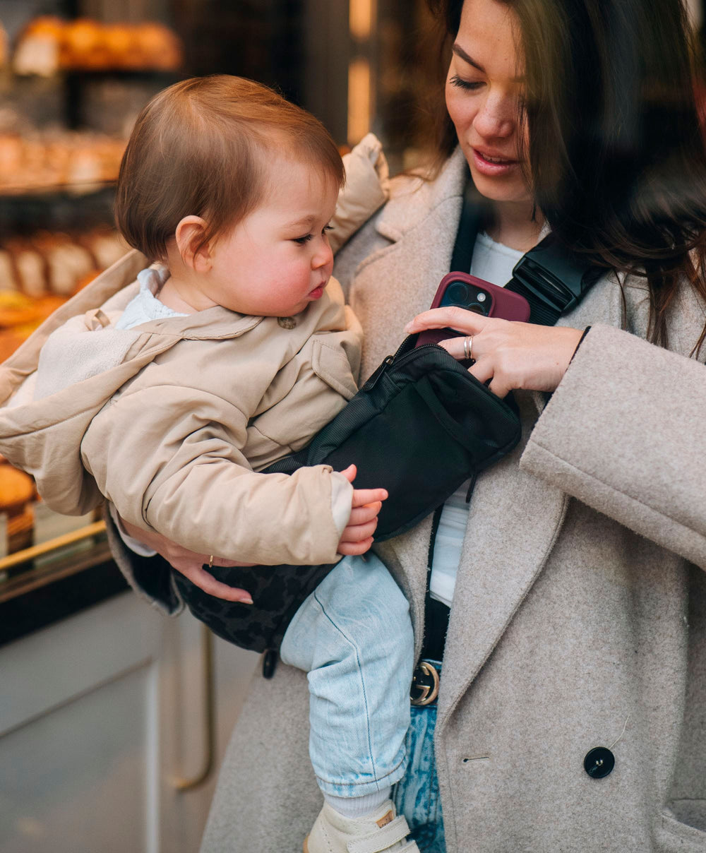 Wildride Wildride Toddler Carrier with Free Bag - Black