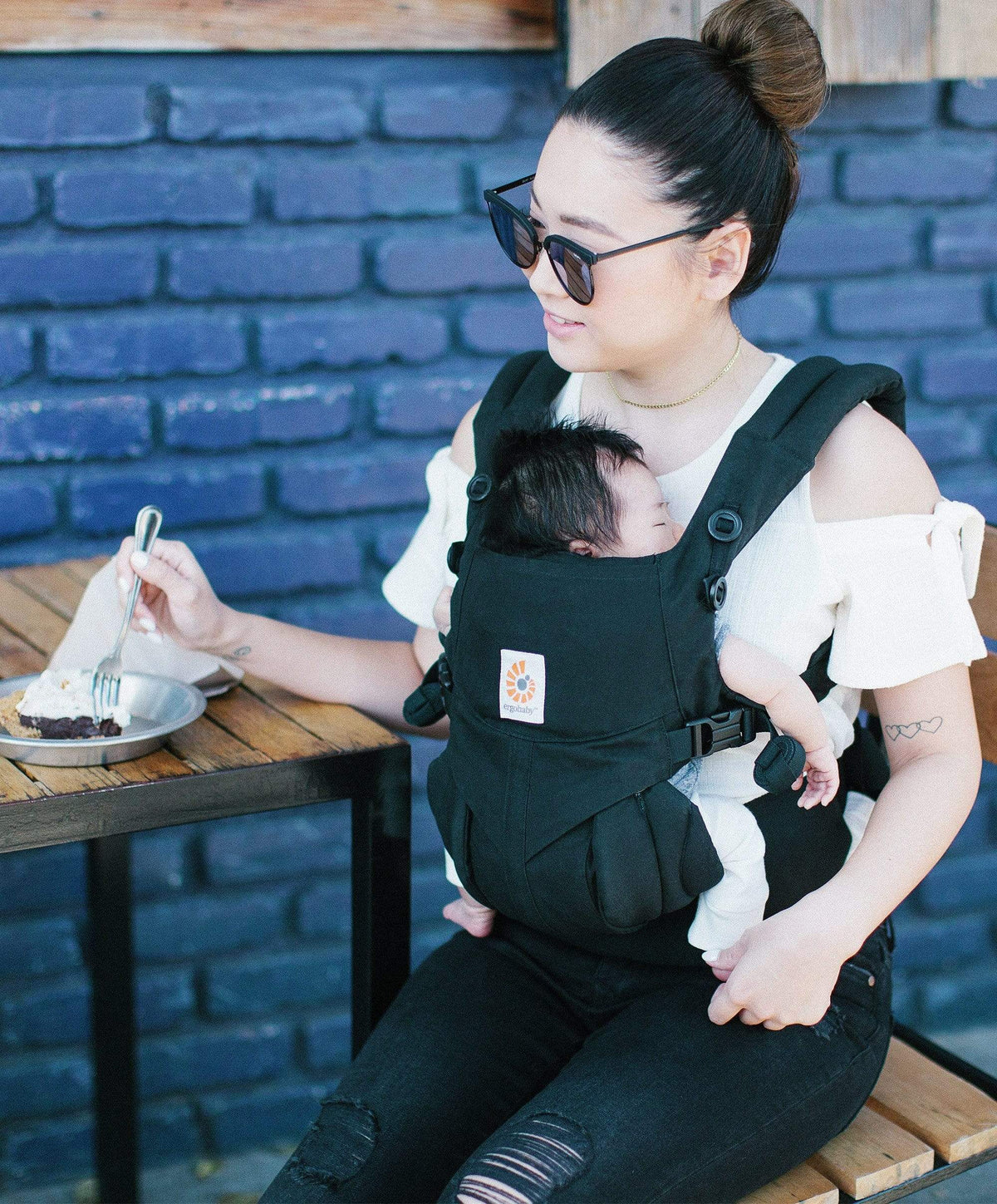 How Do I Use The Omni 360 Baby Carrier?